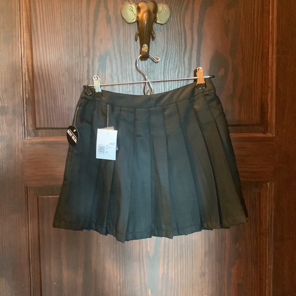 Forever 21 Black Pleated Skirt - Picture 2 of 5
